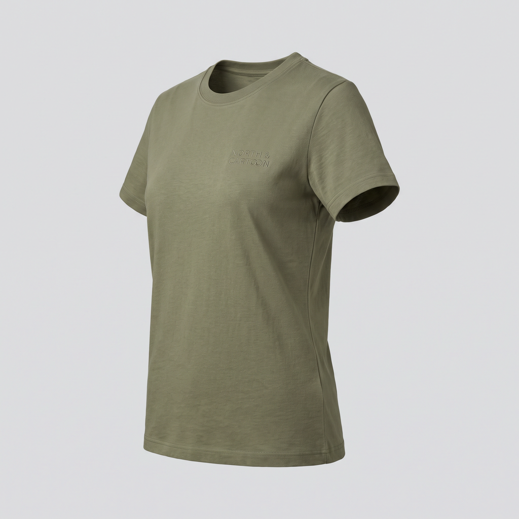 T-shirt col rond, olive, vue de trois-quarts — NORTH & CARTOON